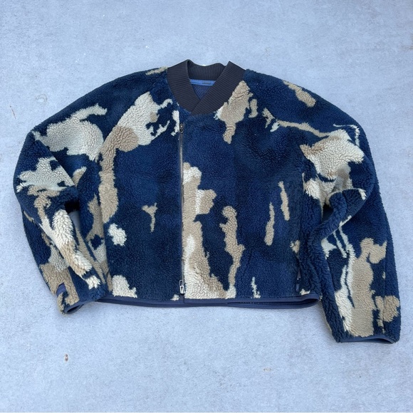 Lululemon LAB Textured Fleece Bomber Sz Lrg Navy/Olive Green Jacket- $298‎ - Picture 4 of 16